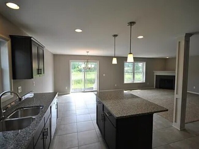 Foto del edificio - 4715 Mosey Ln