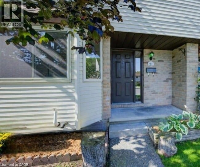 Building Photo - 700 Erinbrook Dr