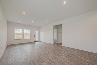 Building Photo - 24330 Elmwood Falls Dr