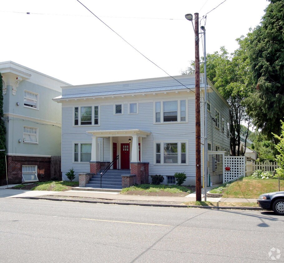 Building Photo - 625-627 SE 30th Ave