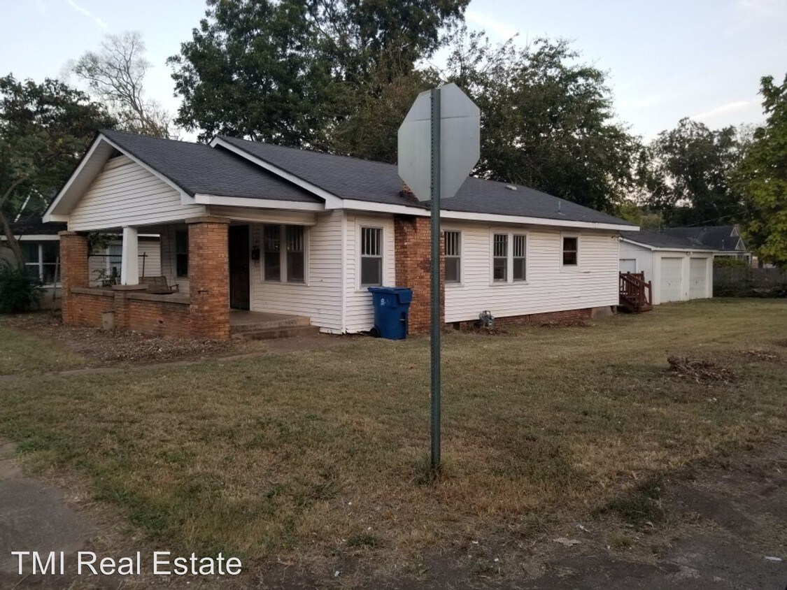 Primary Photo - 3 br, 1 bath House - 901 Jackson Blvd