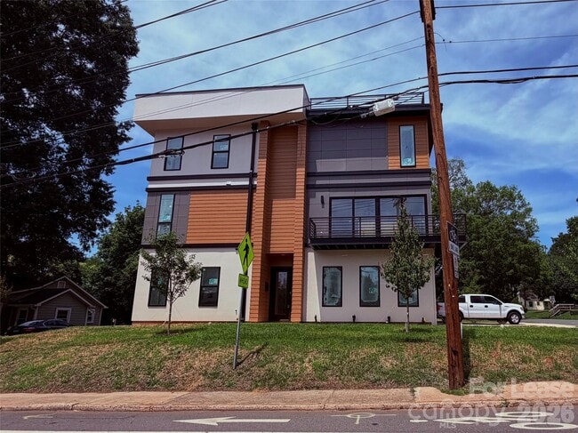 Building Photo - 212 S Smallwood Pl