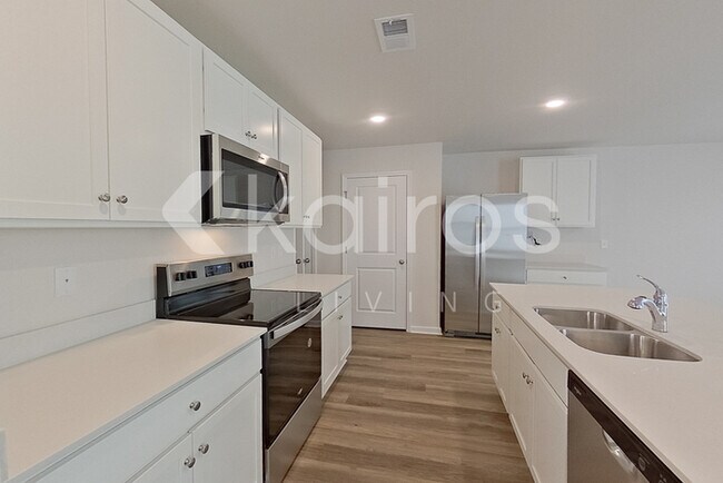 Foto del edificio - 125 Inez Ave