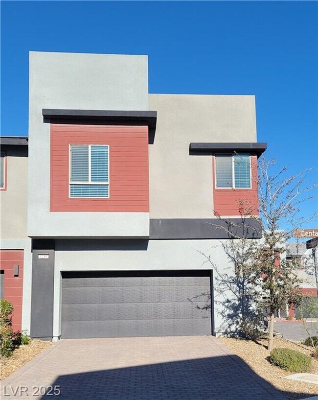 Building Photo - 3 BED, 2.5 BATH IN EXCITING INSPIRADA COMMUNITY