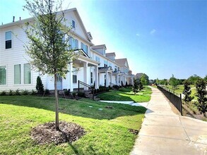 Building Photo - 8835 Stablehand Mews