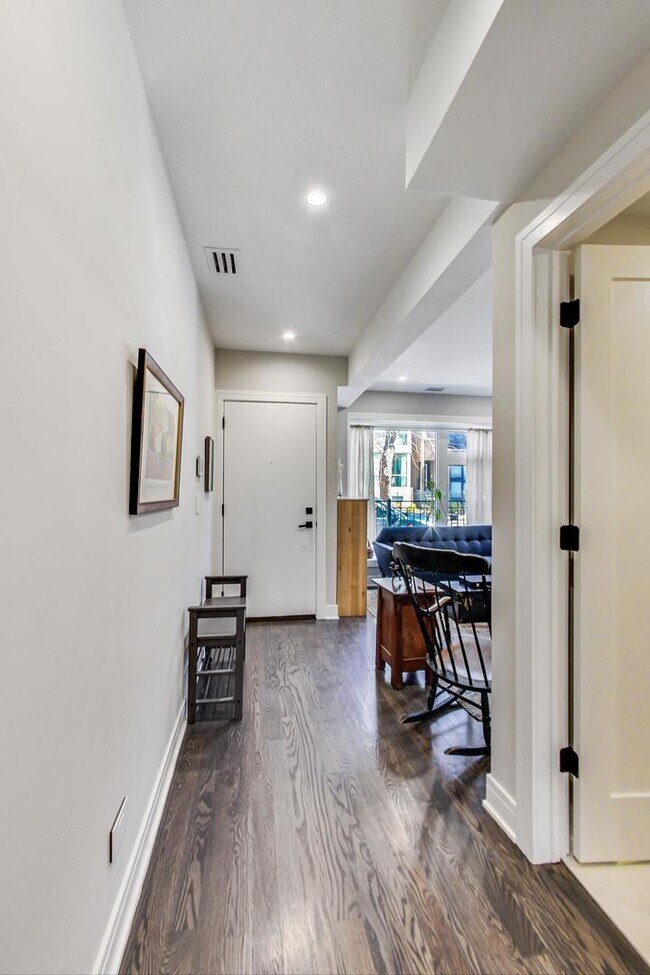 Foto del edificio - 834 N Marshfield Ave