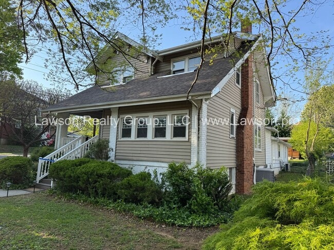 Building Photo - Large Raleigh Court Home on a Corner Lot