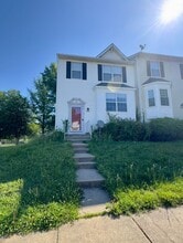 Building Photo - 9520 Oak Trace Way