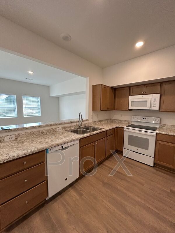 Building Photo - 2804 W Mockingbird Ln