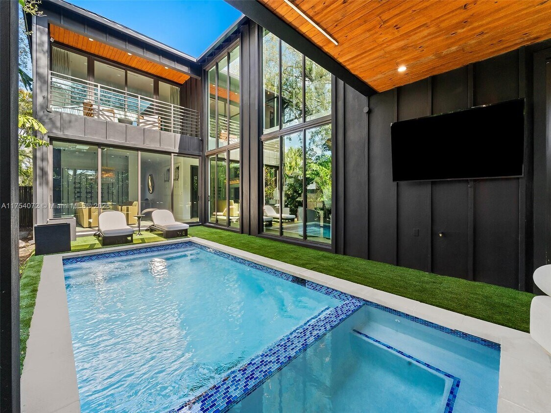 Foto principal - 1610 NE 4th Pl