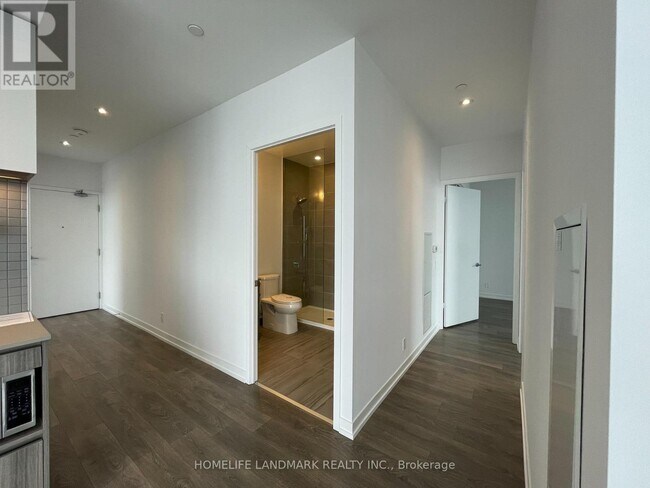 Photo du bâtiment - 898 Portage Pkwy