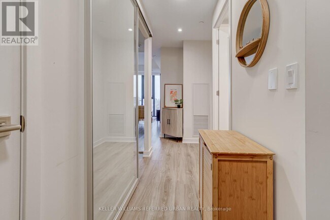 Building Photo - 840 St Clair Ave W