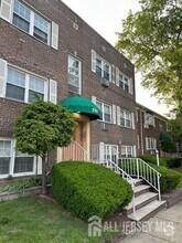 Building Photo - 596 Chestnut St