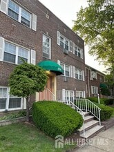 Building Photo - 596 Chestnut St