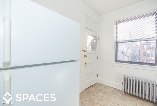 Building Photo - 2 br, 1 bath  - 533 W Aldine Ave 2W
