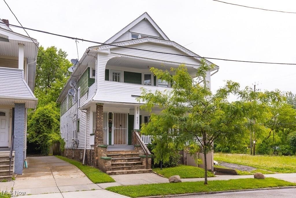 Primary Photo - 9215 Yale Ave