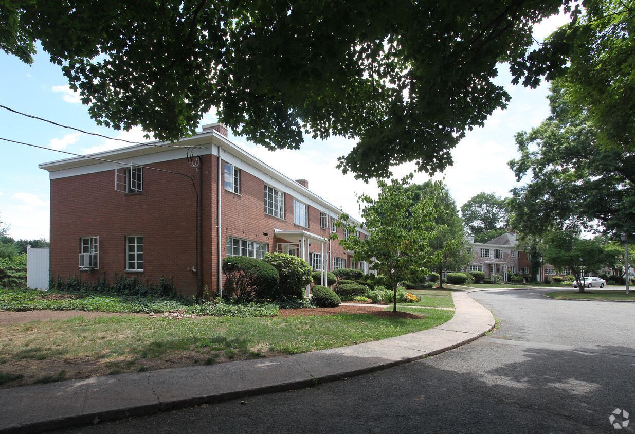 Primary Photo - Lakeshore Apartments