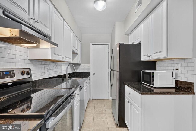 Building Photo - 8358 Dunham Ct