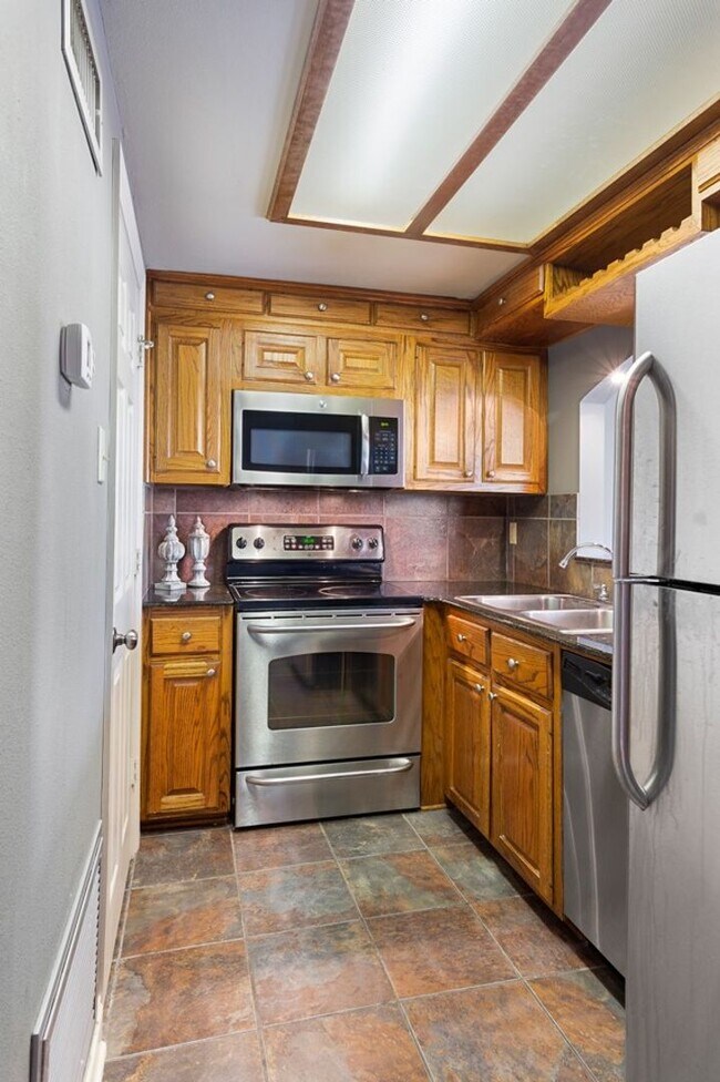 Foto del edificio - 2BR 2BA Condo Downtown (Riverview Condomin...