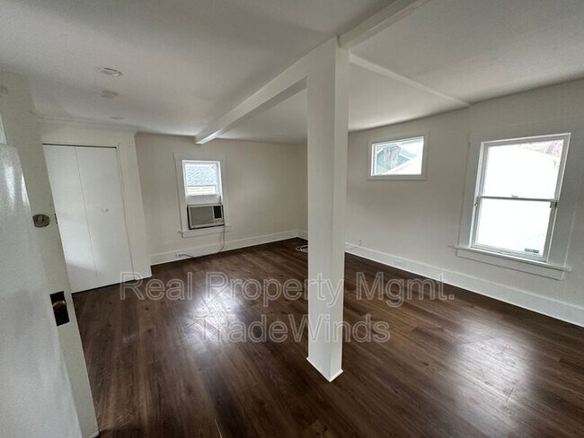 Building Photo - 2737 3rd Ave N