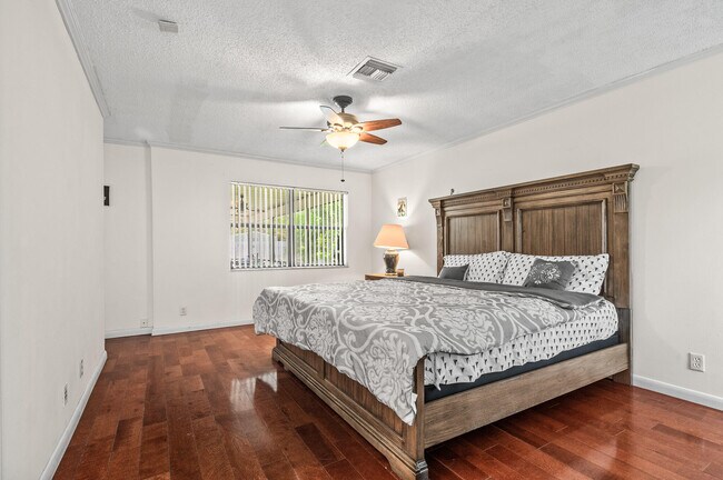 Building Photo - 8541 NW 51st Ct
