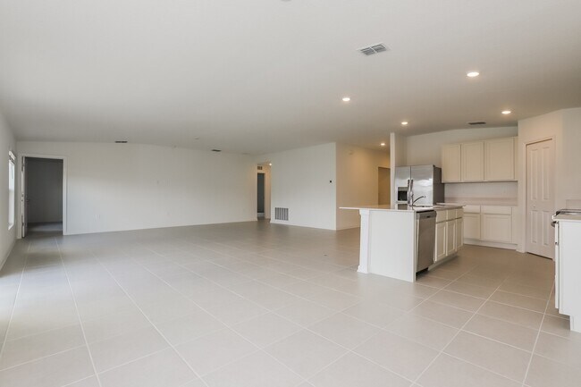 Building Photo - 2025 Marksman Rd