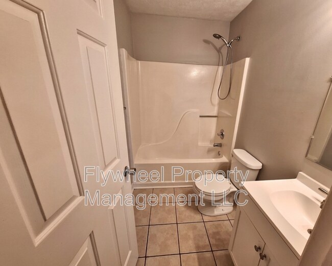 Foto del edificio - 118 N Poole St
