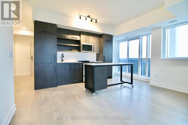 Building Photo - 560 Rideau St