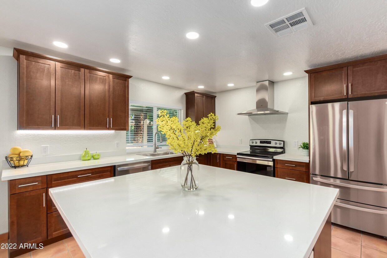 Foto principal - 5430 E Terry Dr