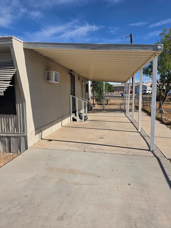 Building Photo - 1095 Navajo Dr