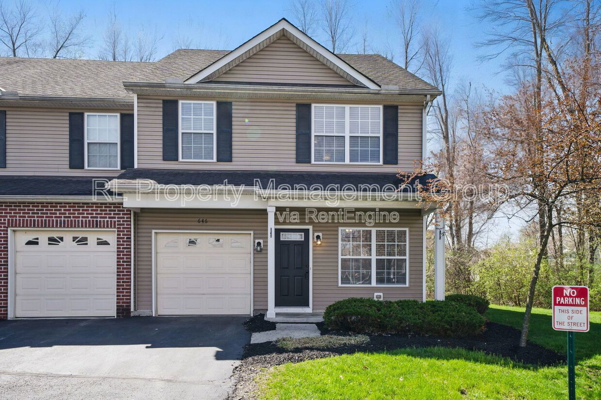Primary Photo - 646 Grove Cir