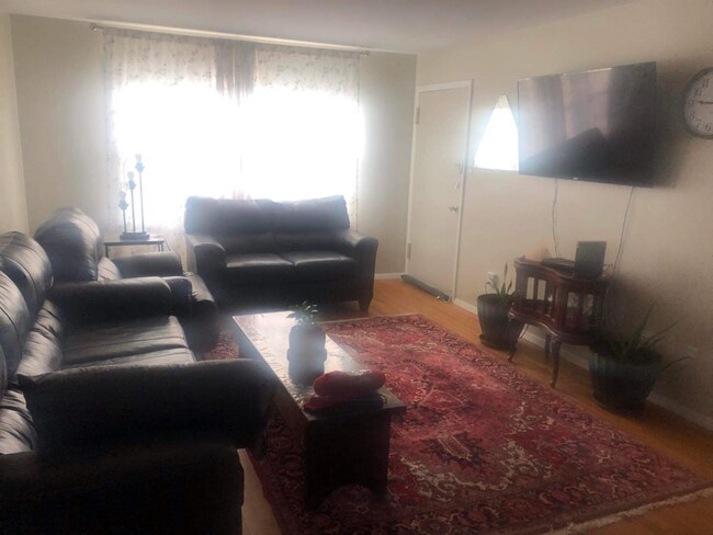 Foto del edificio - 137 Hessian Hills Cir