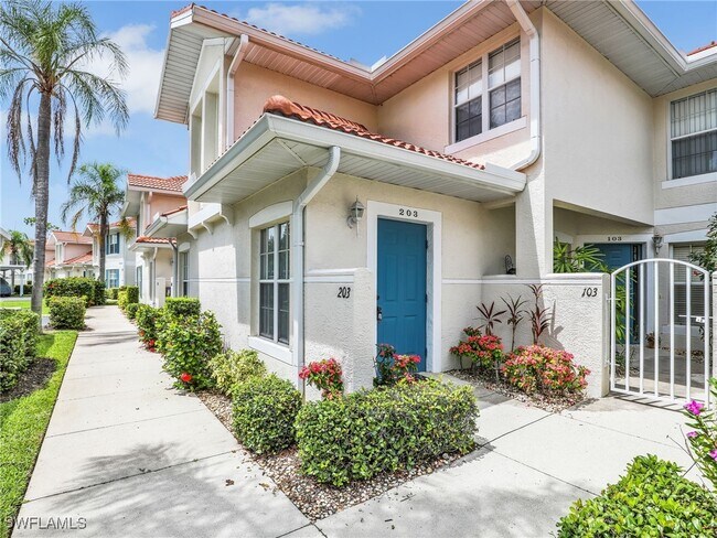 Foto del edificio - 5015 Cedar Springs Dr