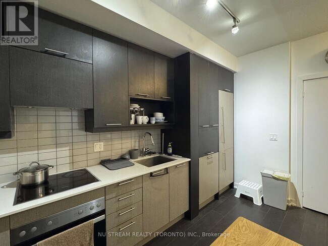 Photo du bâtiment - 199 Richmond St W