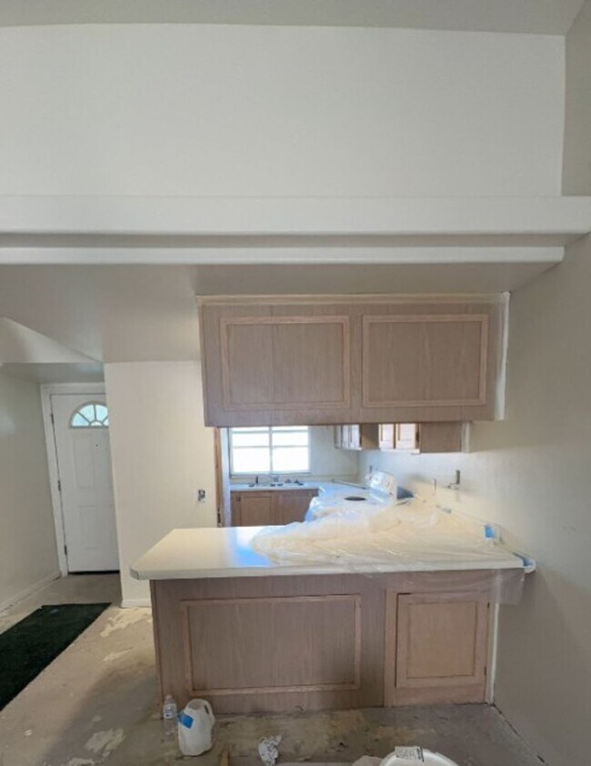 Building Photo - 585 S 225 W
