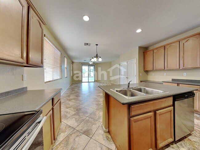 Building Photo - 7814 S 74th Ave