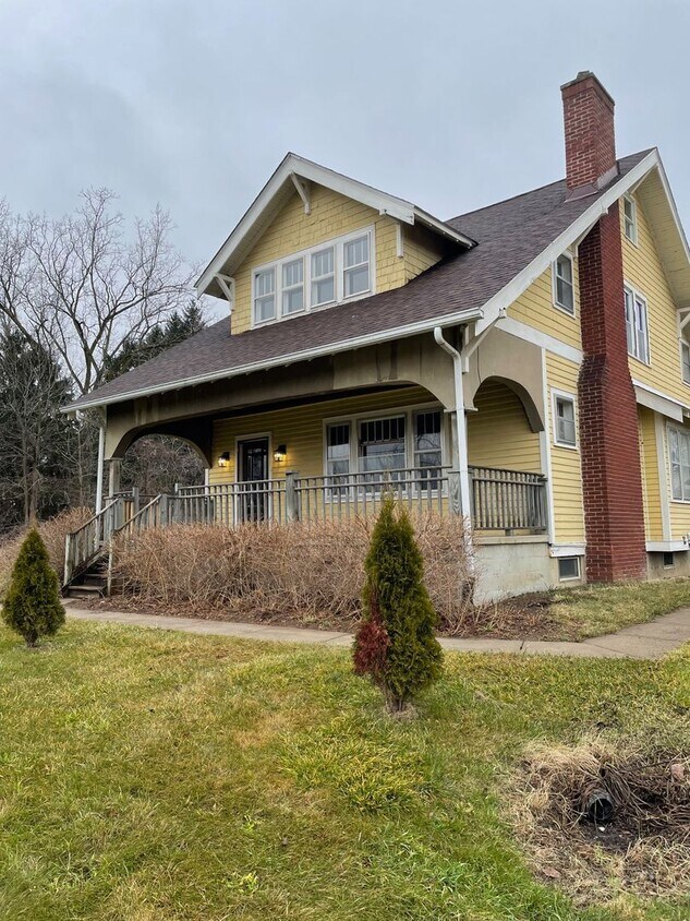 Primary Photo - Four Bedroom Farmhouse on Three Acres