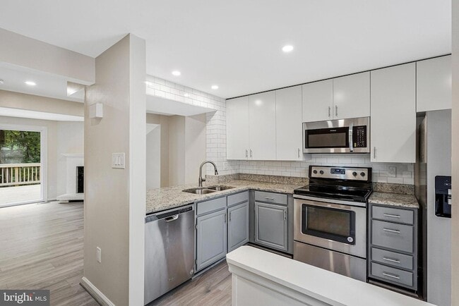 Building Photo - 1594 Poplar Grove Dr