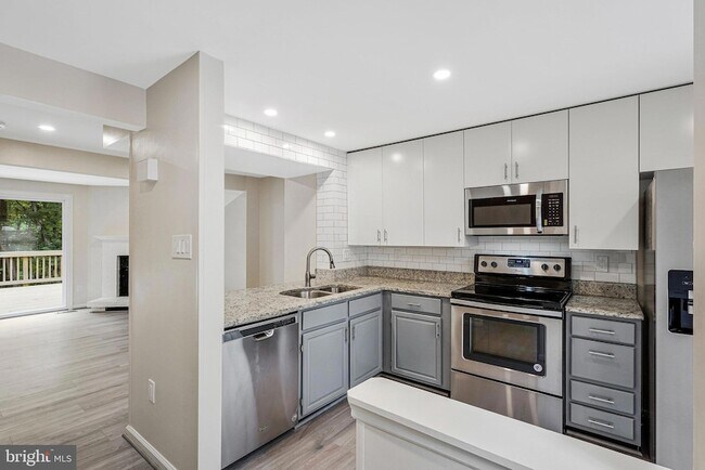 Foto del edificio - 1594 Poplar Grove Dr