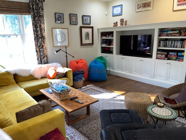 Building Photo - 31 Ripley St