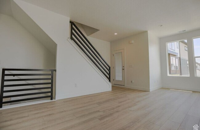 Building Photo - 138 E Abbeville Ct
