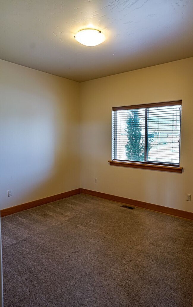 Foto del edificio - One Month's Free Rent