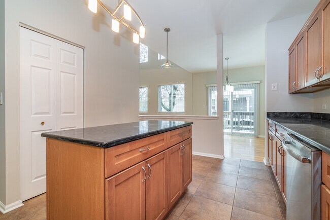 Building Photo - 2026 Cypress Ct