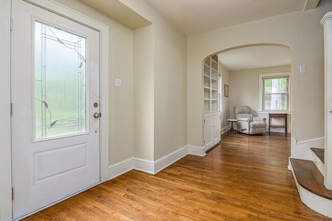 Building Photo - Charming Three-Bedroom Home East of Asheville