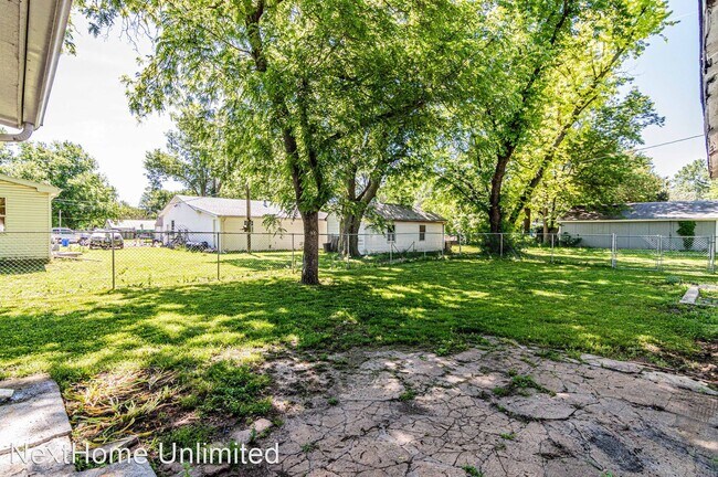 Building Photo - 2 br, 1 bath House - 209 E. 2nd St.