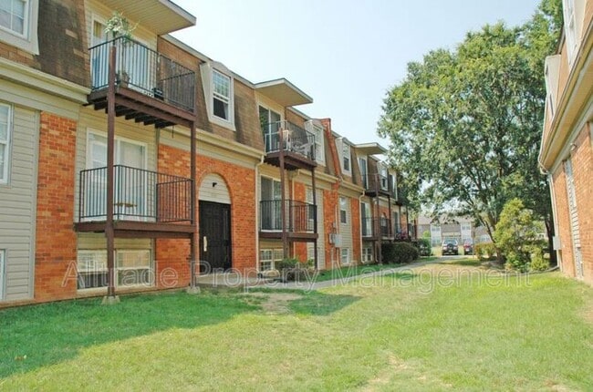 Building Photo - 5501 Hunt Club Ln