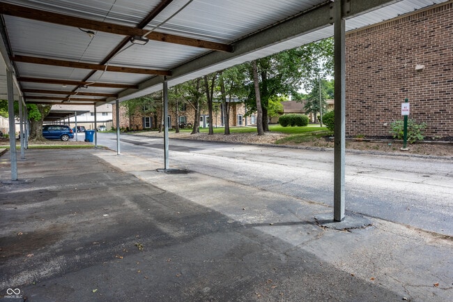 Building Photo - 5516 Greenview Dr