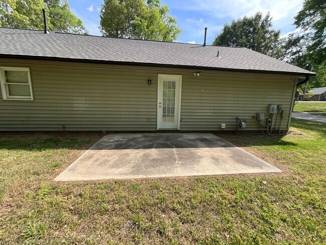 Foto del edificio - 2553 Old Mill Rd