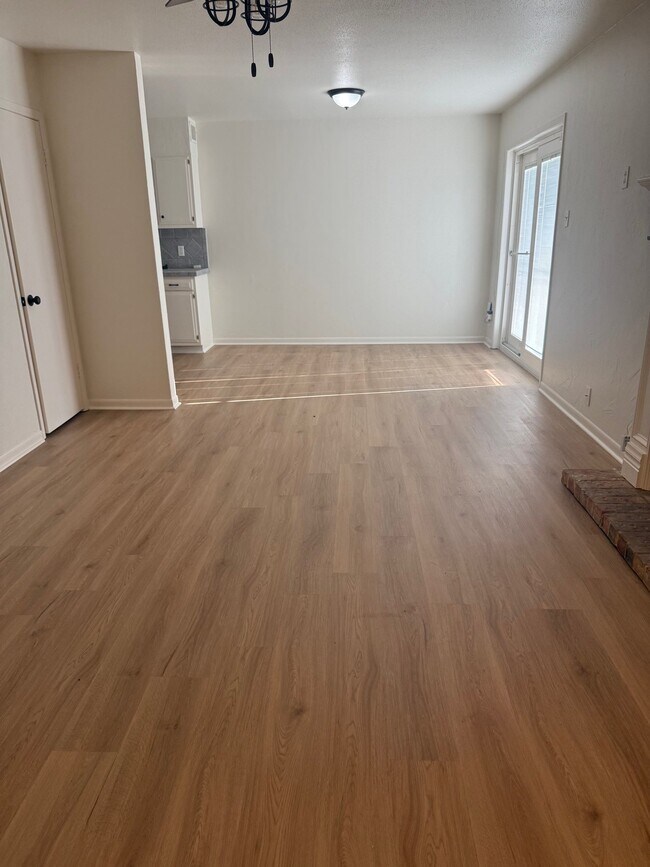 Foto del edificio - 1118 Sunmeadow Dr
