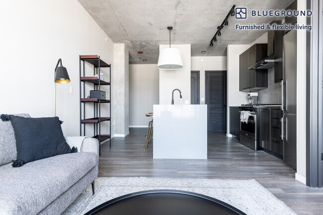 Foto del edificio - 939 W Washington Blvd